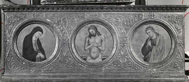 Anonimo — Bicci di Lorenzo - sec. XV - Cristo in pietà tra la Madonna e san Giovanni Evangelista — insieme